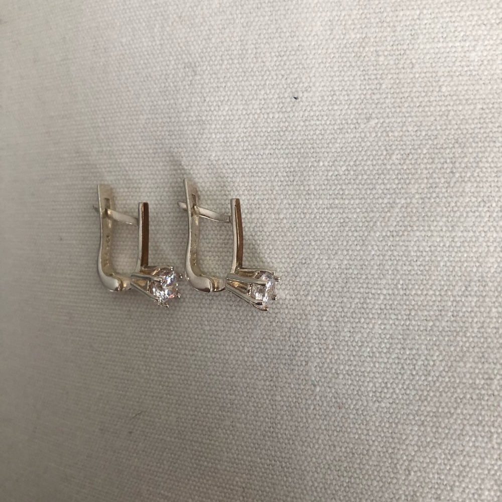 925 8k sterling silver earrings . With zirconia.